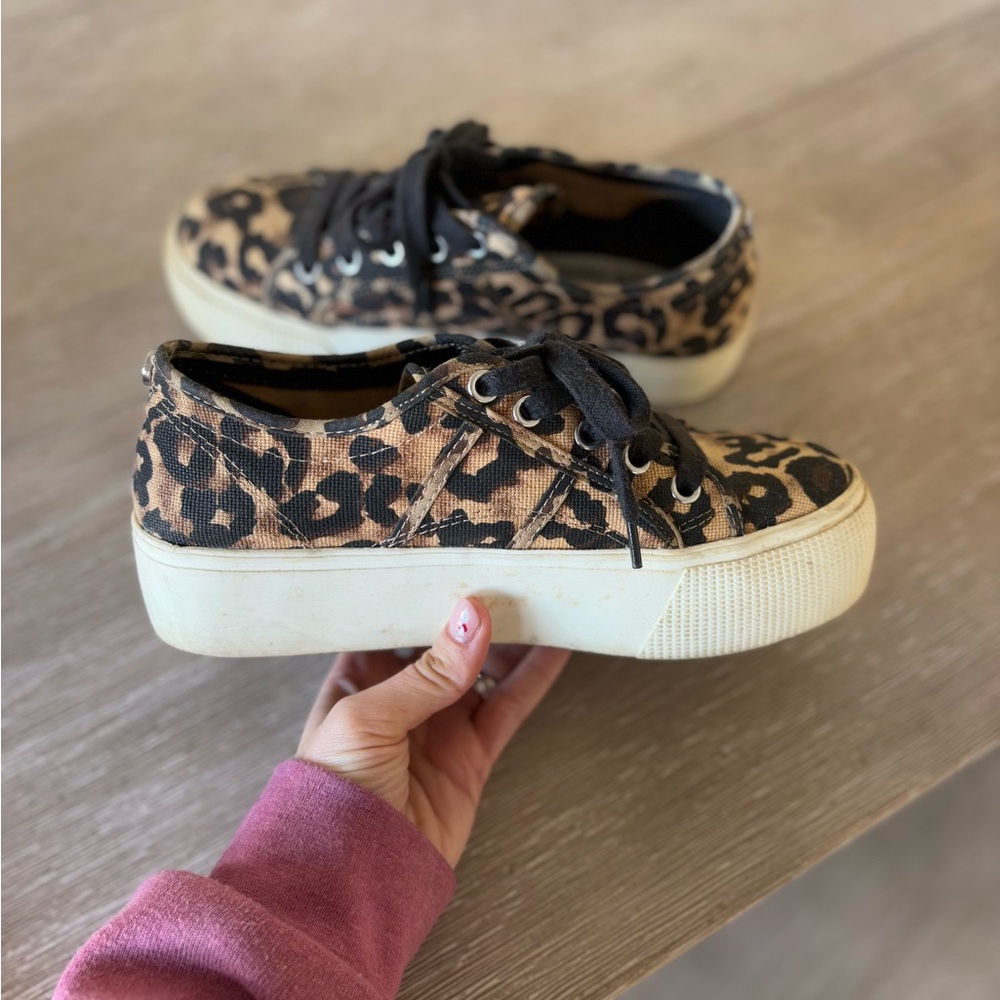 Steve Madden Cheetah leopard women’s size 6 sneaker platform